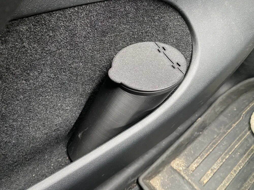 Tesla Model Y Çöp Kutusu
