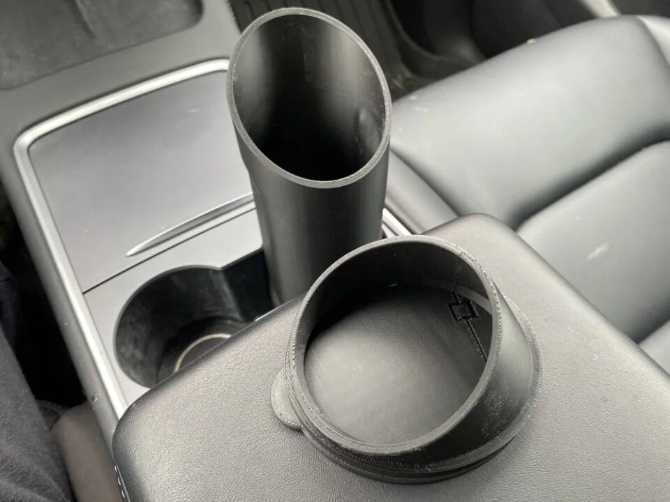 Tesla Model Y Çöp Kutusu