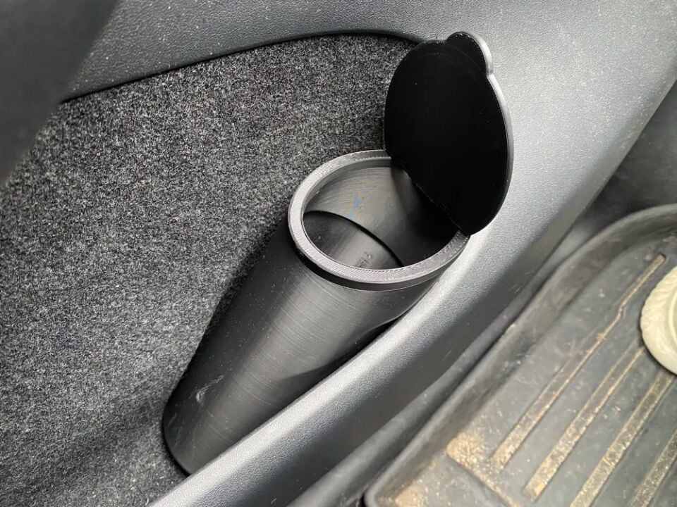 Tesla Model Y Çöp Kutusu